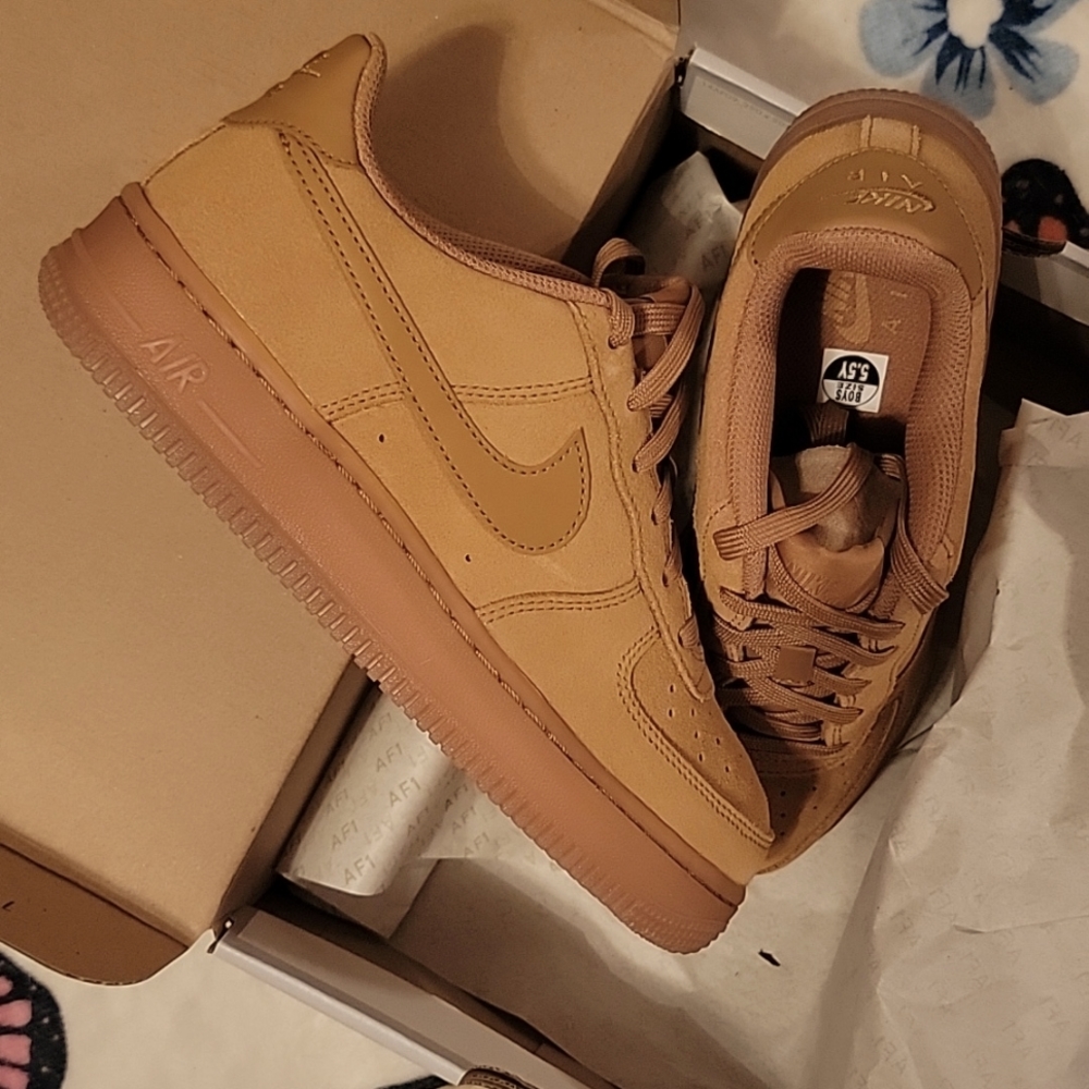 Nike wheat